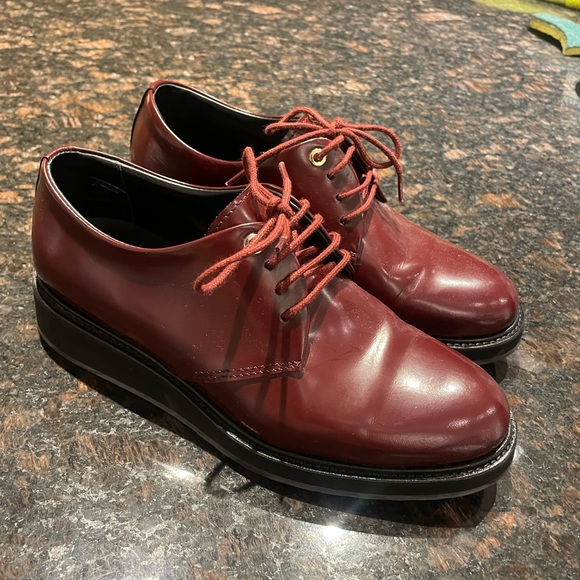Want burgundy shoes - Picture 2 of 4